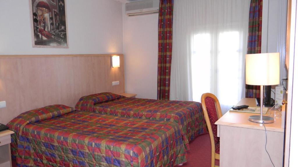 Hotel Chambord Vichy Room photo