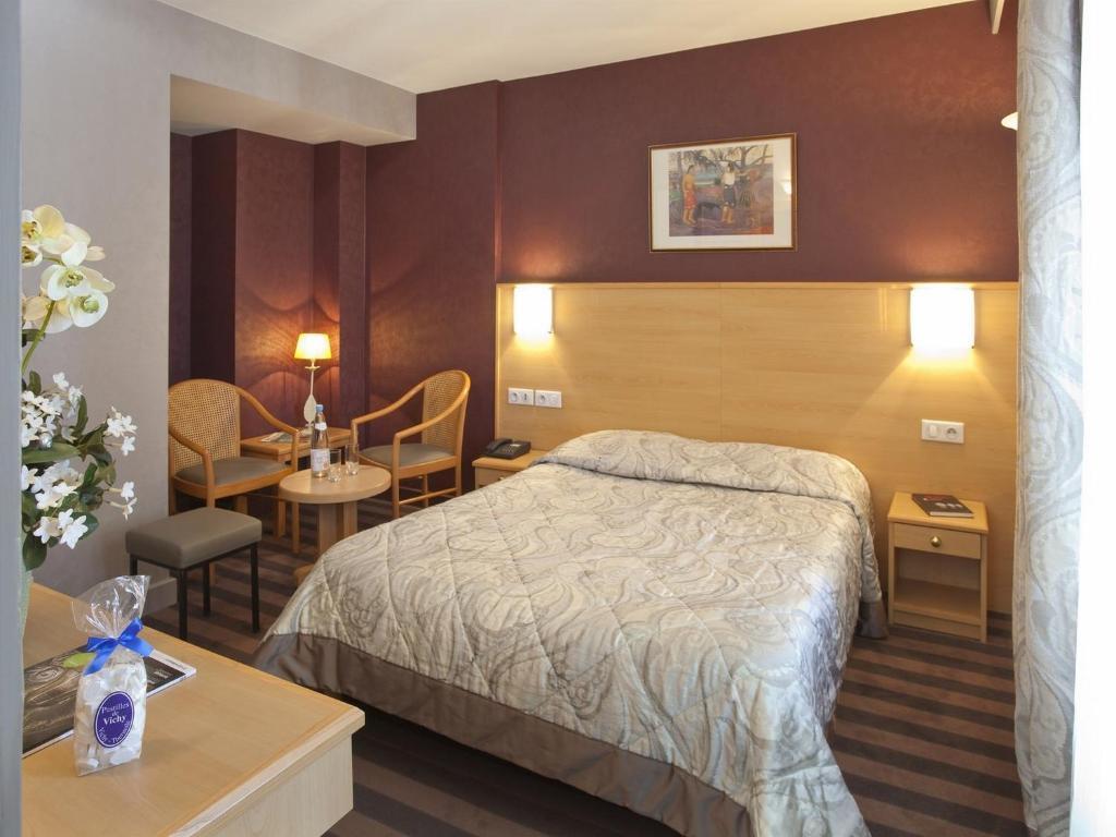 Hotel Chambord Vichy Room photo