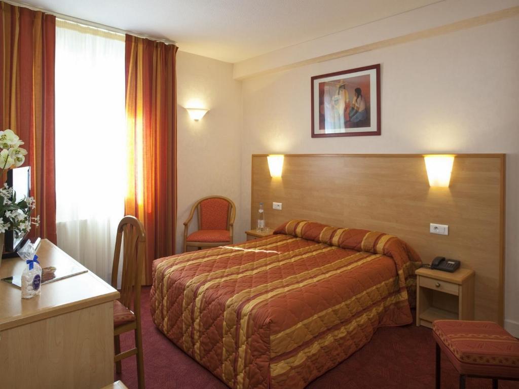 Hotel Chambord Vichy Room photo